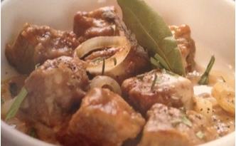 Kalfsschenkel met looksaus